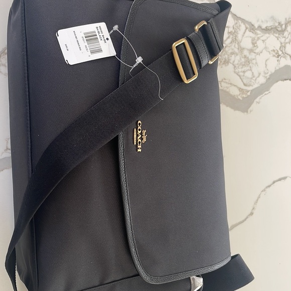 https://www.coach.com/products/baby-messenger-bag/99292.html - Picture 5 of 8